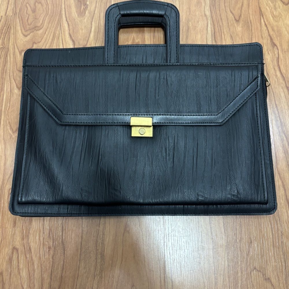 Retro Black Laptop bag Retractable Handles 4 Pocket Zipper and Snap Closures‎